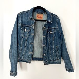 Women's Levi’s Trucker Denim Jacket Size Large